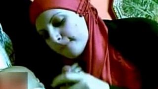 مص زب خليجي امراة سعودية تمص زب السواق فى غرفتها